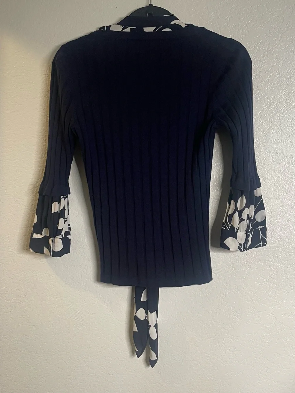 Tory Burch Ribbed Knit Sweater Size Medium Wool Short Sleeve Neck Tie Preppy